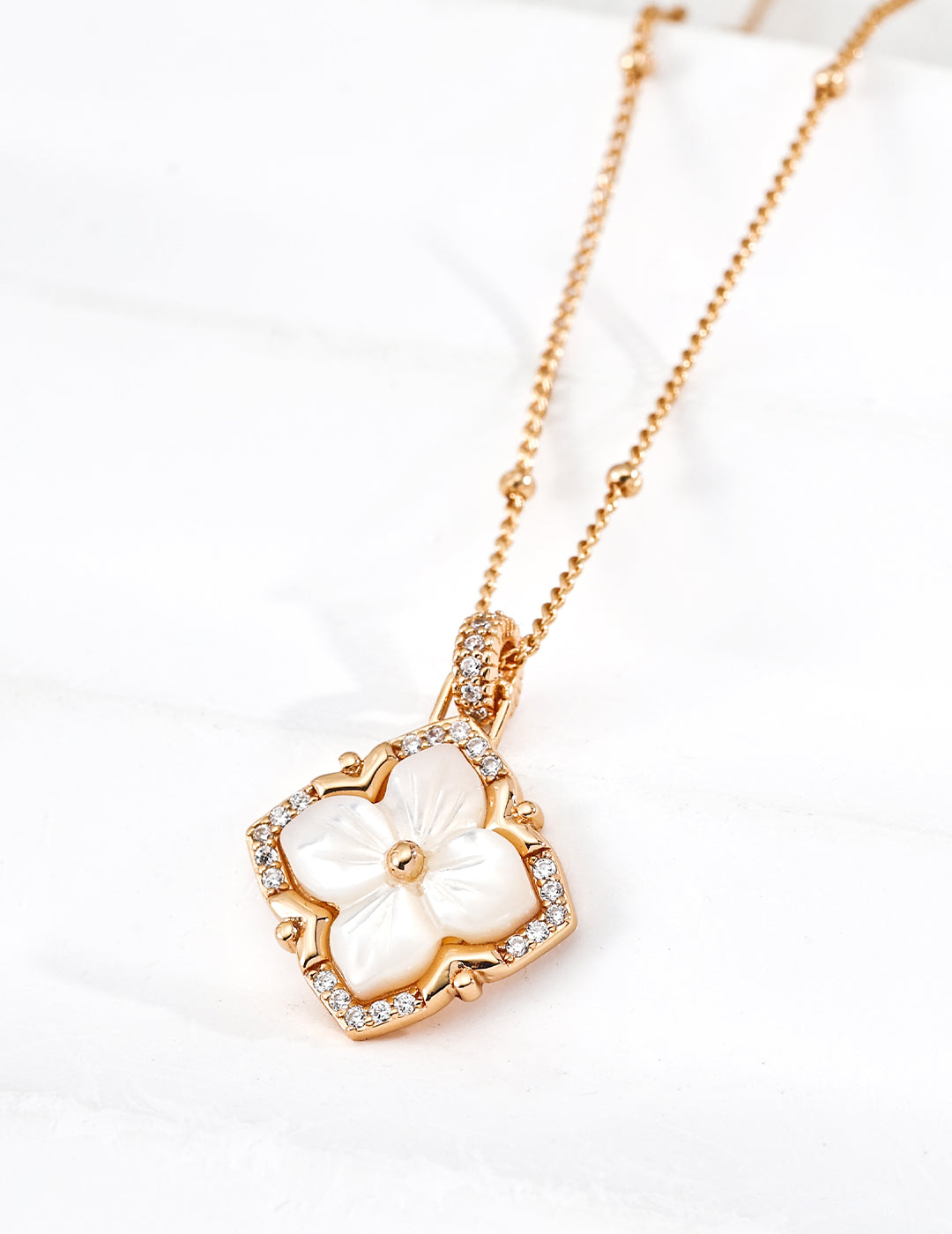 Vintage Clover Mother of Pearl Necklace