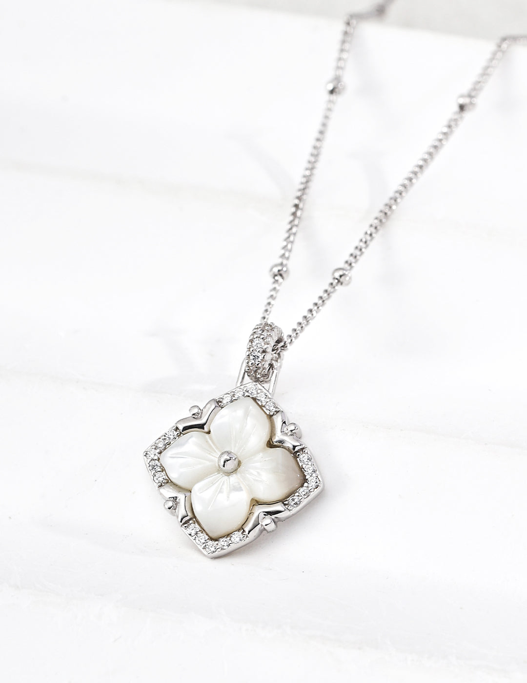 Vintage Clover Mother of Pearl Necklace