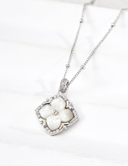 Vintage Clover Mother of Pearl Necklace