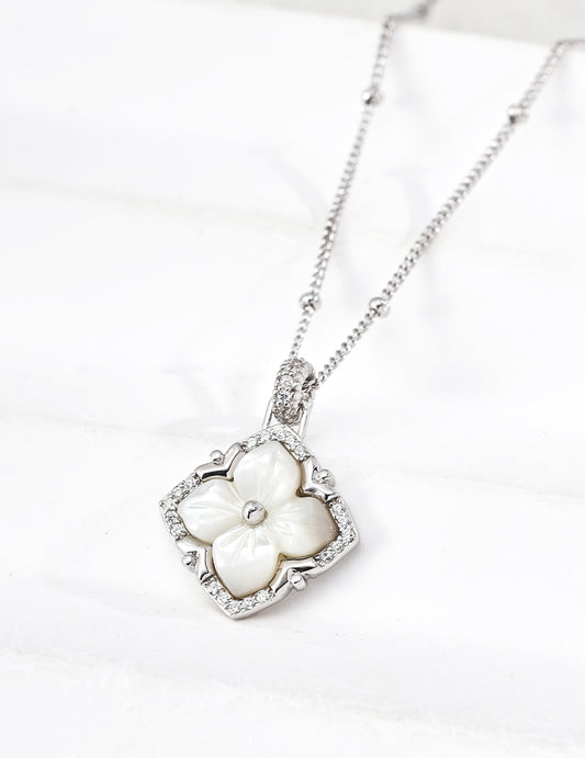 Vintage Clover Mother of Pearl Necklace