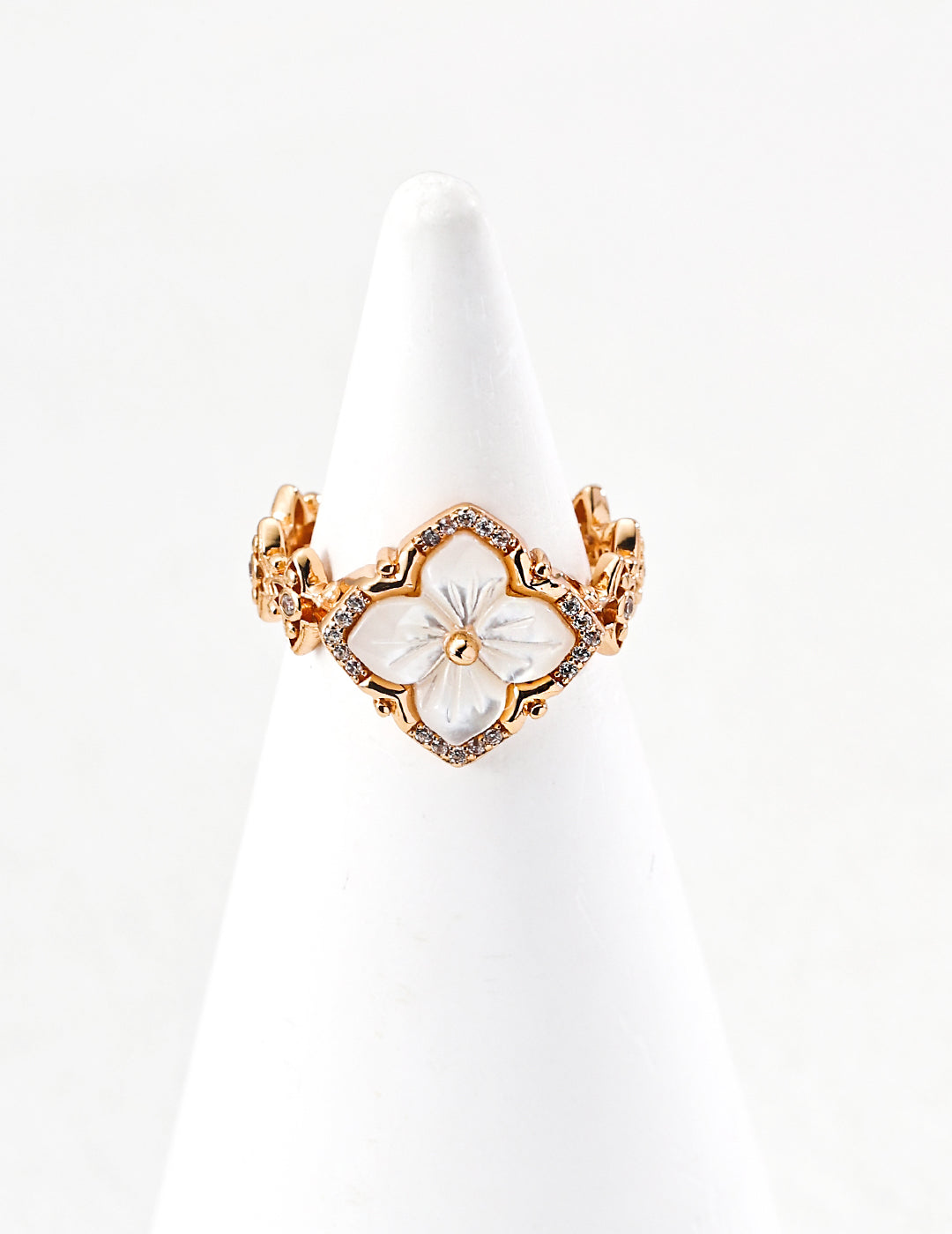 Vintage Clover Mother of Pearl Open Ring